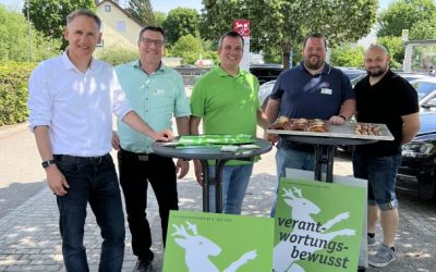 Kandidaten mit Info-Ständen im Ort