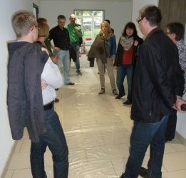 Kandidatinnen und Kandidaten beim Rundgang Bildungsachse